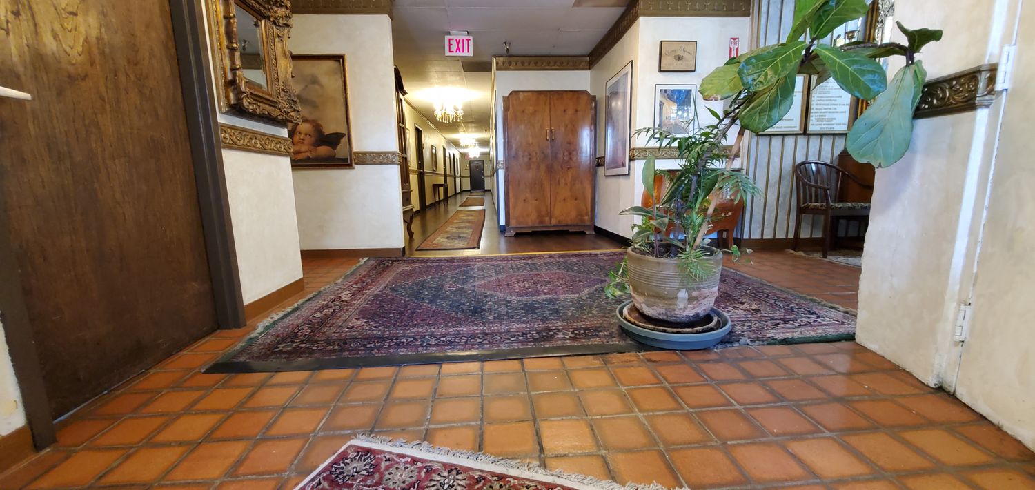 RECEPTION, LARGE PRIVATE OFFICE, LARGE ROOM. FREE MONTH.
